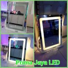Kaca Rias LED Model Kotak