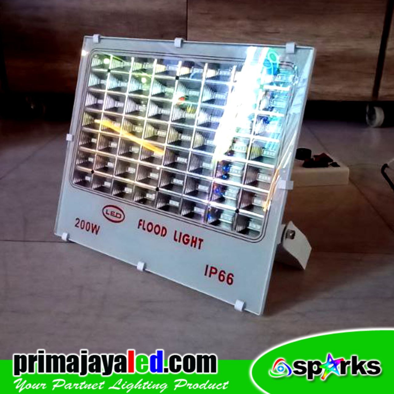 Lampu LED Floodlight 200 Watt Outdoor • Prima Jaya LED